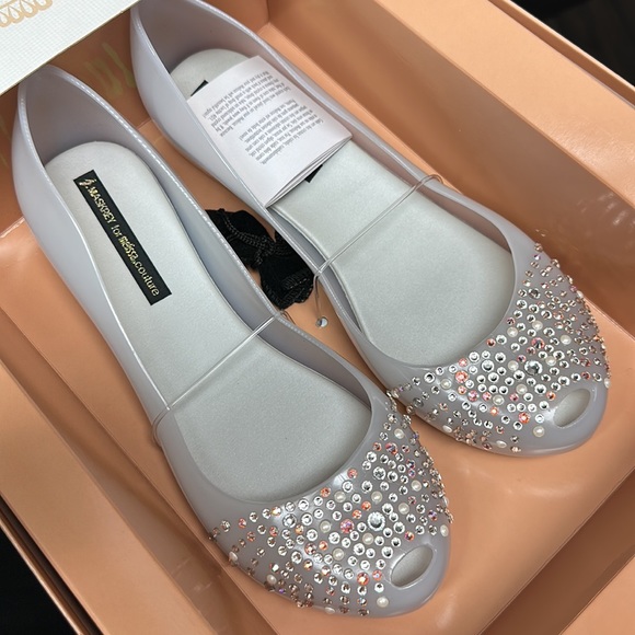 Melissa Ultragirl + J Maskrey Couture - Picture 2 of 7